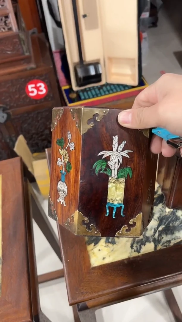 广**号花梨木六角螺钿笔筒