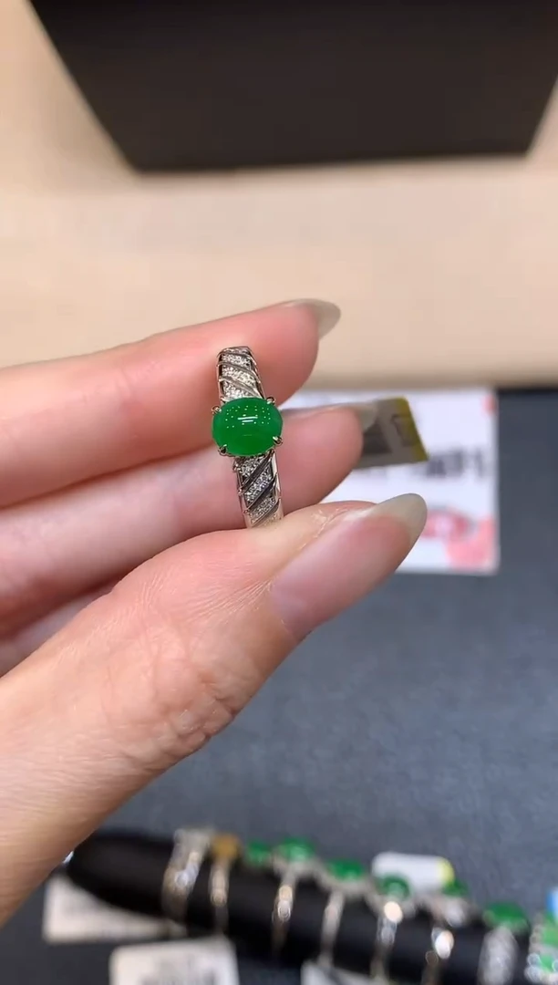 18K金镶嵌戒指翡翠2【无鉴赏期】蛋面【无服务费