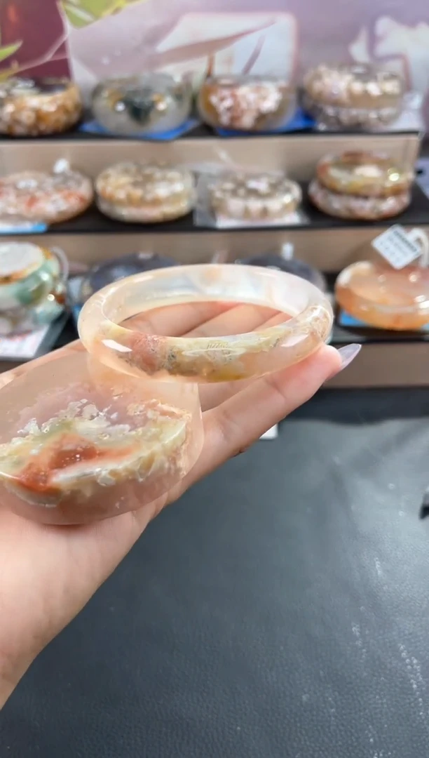 未镶嵌手镯石英质玉60