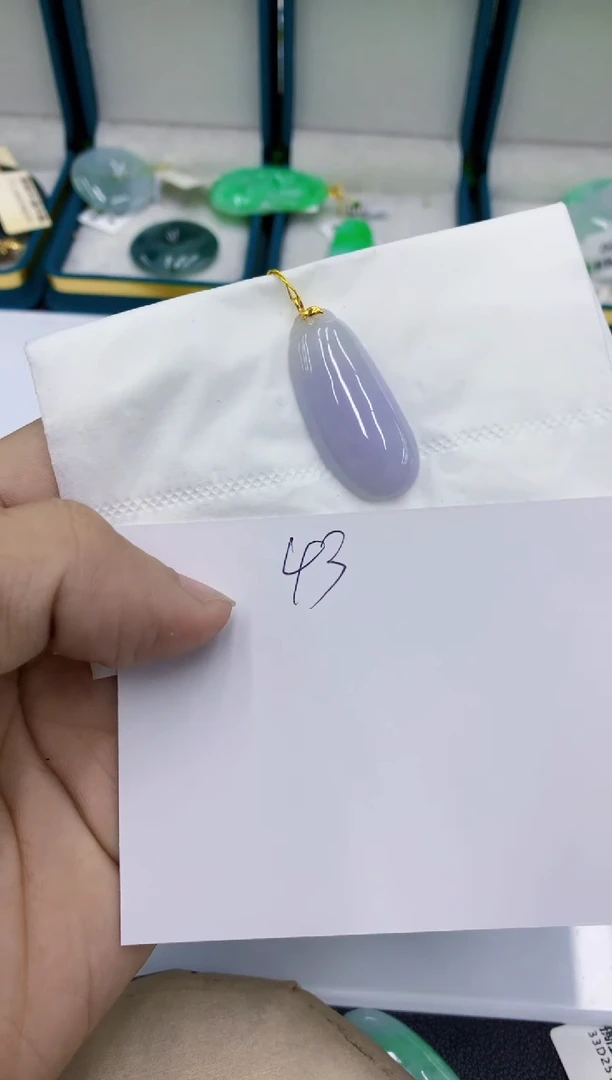 颈饰18K金镶嵌翡翠琴**欢翡翠