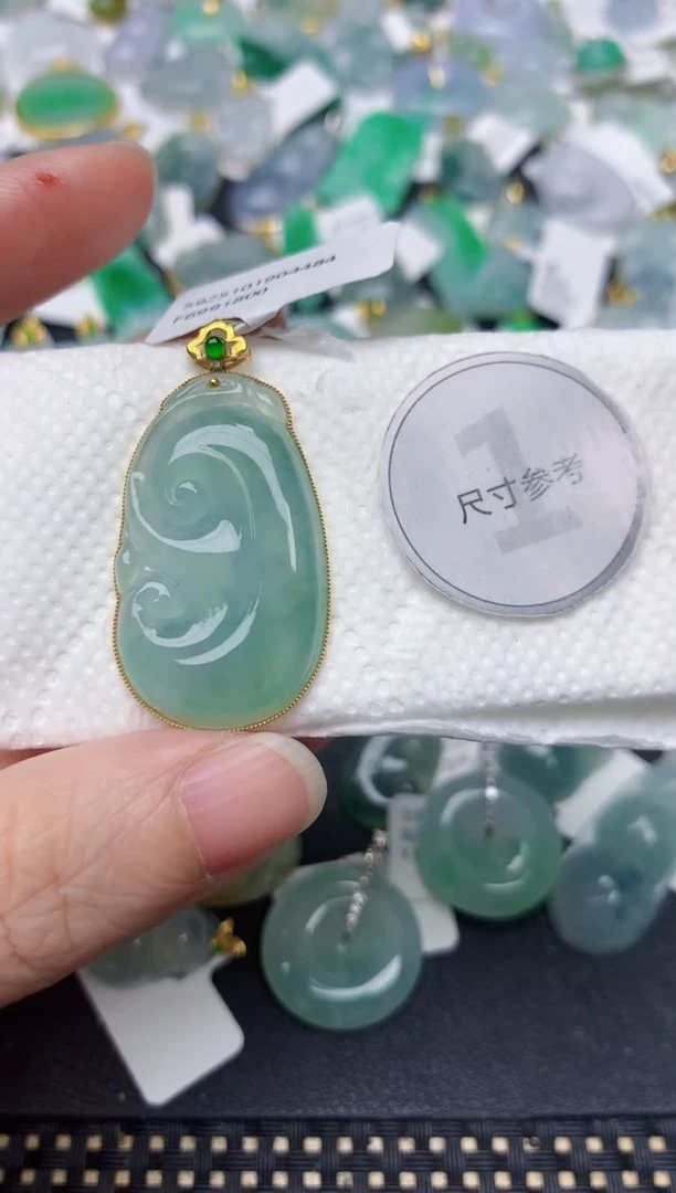 颈饰18K金镶嵌翡翠天然缅甸A货翡翠