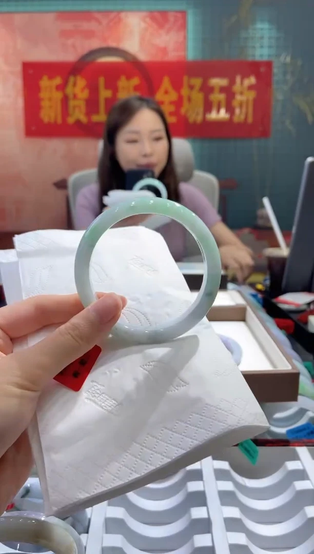 翡翠手镯未镶嵌多人26613