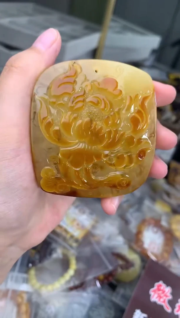 蜜蜡未镶嵌珠宝奇石110