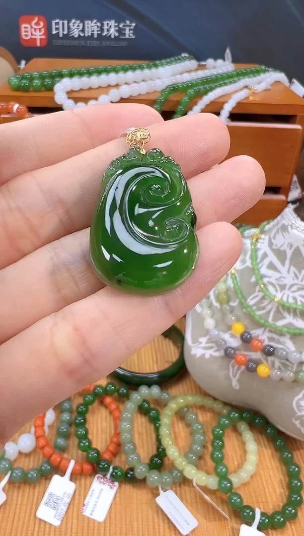 颈饰18K金镶嵌和田玉多样性拍一发一cg