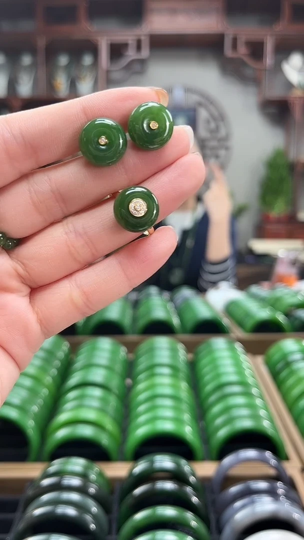 颈饰18K金镶嵌和田玉套装  戒指+耳钉