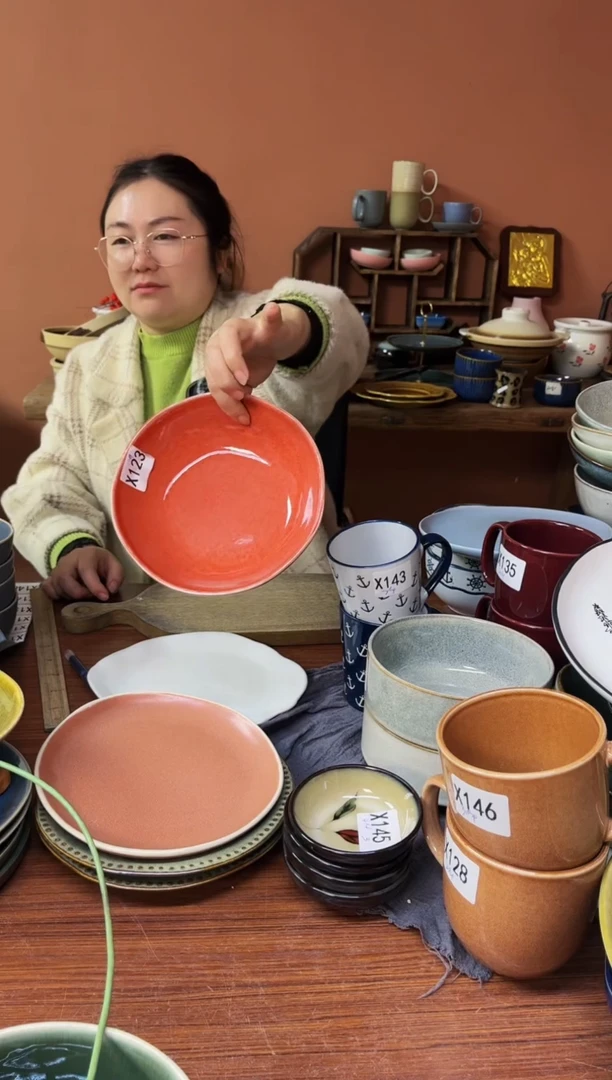 【闪购商品】碗X123  陶瓷异形碗一个红