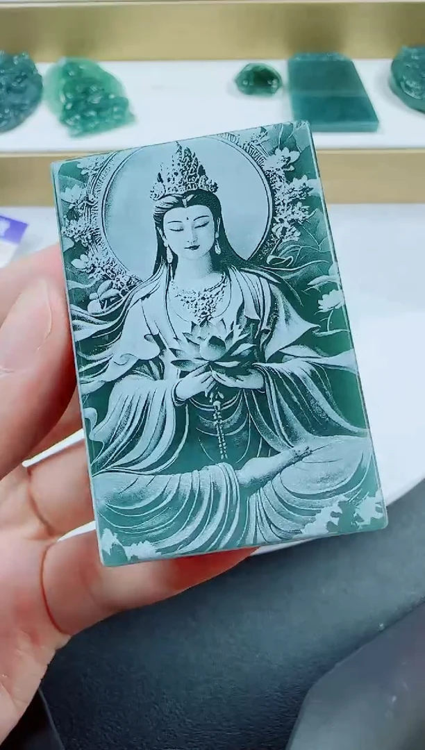 翡翠未镶嵌颈饰方观音2