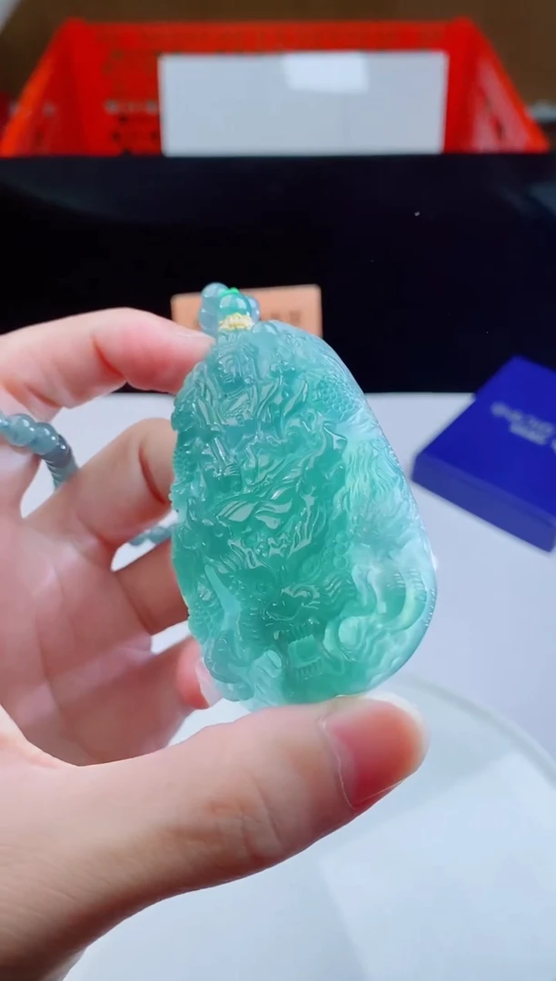 颈饰未镶嵌翡翠··