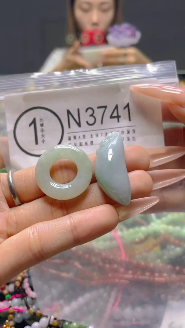 颈饰未镶嵌翡翠/N/翡翠A货，一件也是批发价