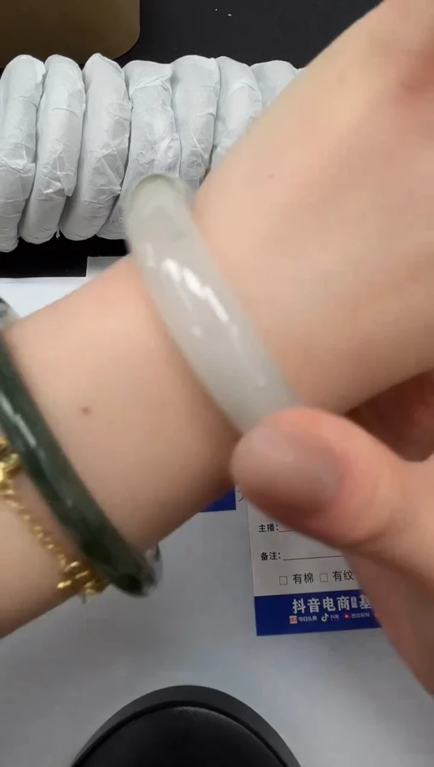 【闪购商品】石英质玉手镯合金58-60.2