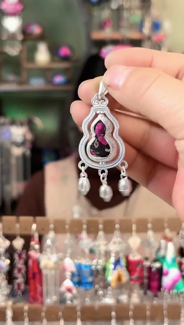 彩云南阁非遗老绣苗银饰品179