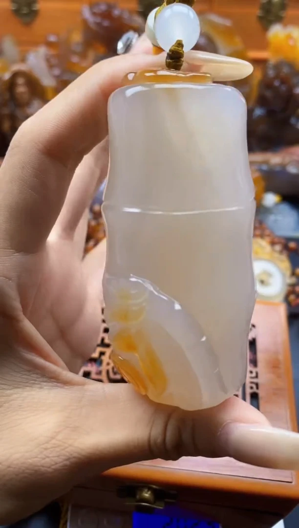 玛瑙/玉髓挂件未镶嵌鲨*ll