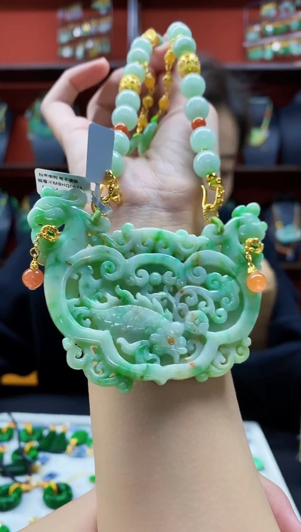 颈饰未镶嵌翡翠吊坠