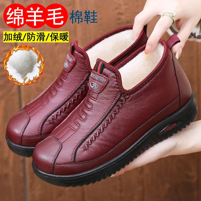 2025冬季新款老北京棉鞋加绒加厚雪地靴软底防滑皮面一脚蹬妈妈鞋