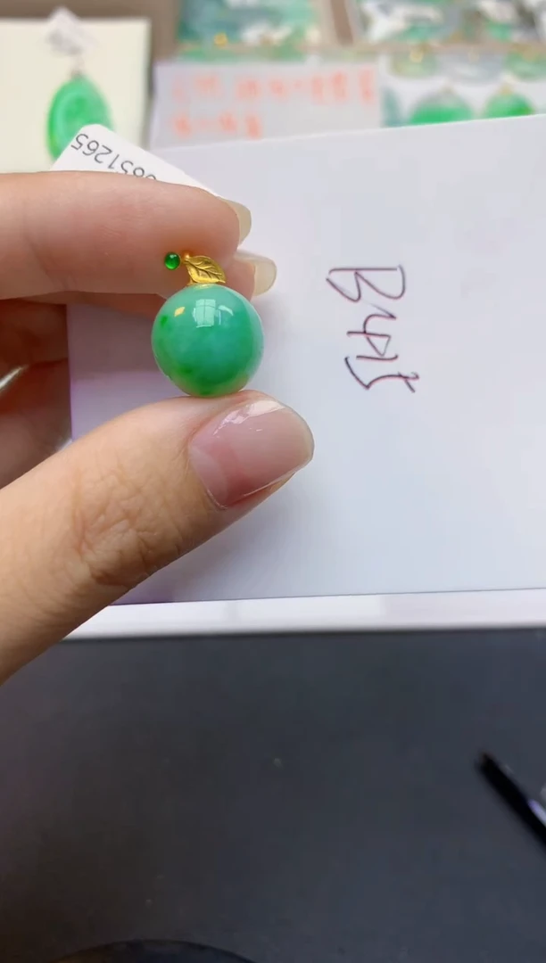 翡翠18K金镶嵌颈饰天然缅甸A货翡翠