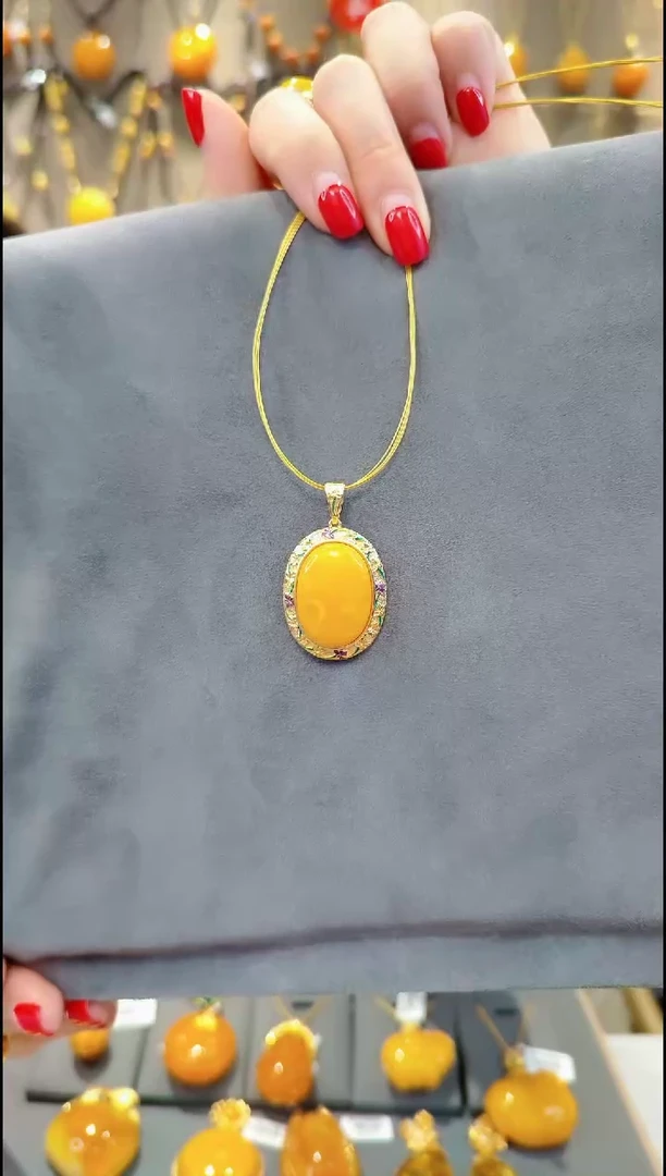 【闪购商品】蜜蜡颈饰银S925镀金镶嵌A399蜜蜡吊坠赠项圈