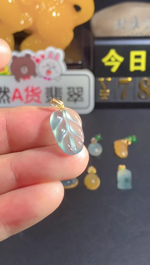 颈饰18K金镶嵌翡翠
