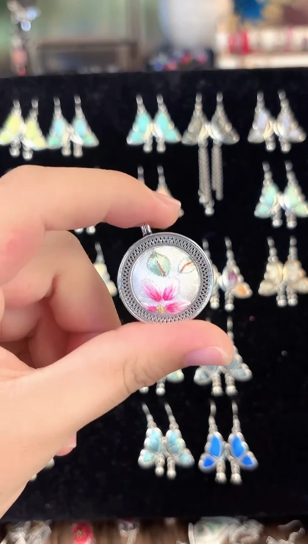 彩云南阁非遗老绣苗银饰品168