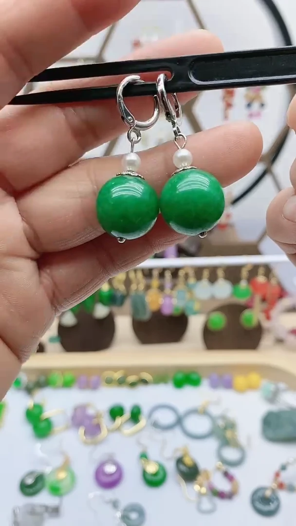 未镶嵌石英质玉（天山翠）耳饰125