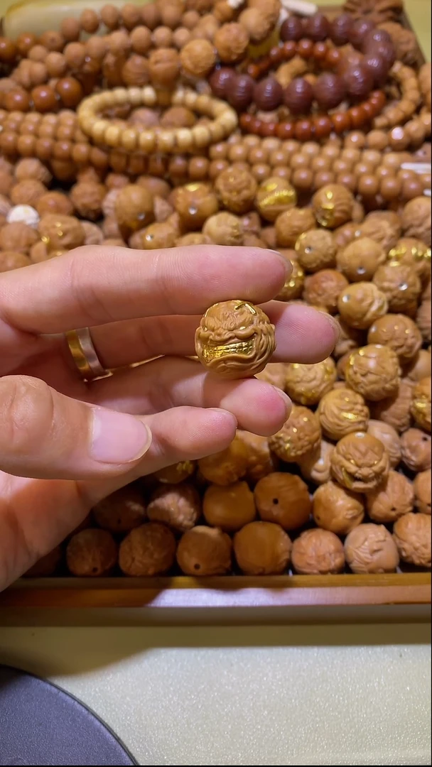 猴头核桃吊坠?****࿐大金牙结疤24k
