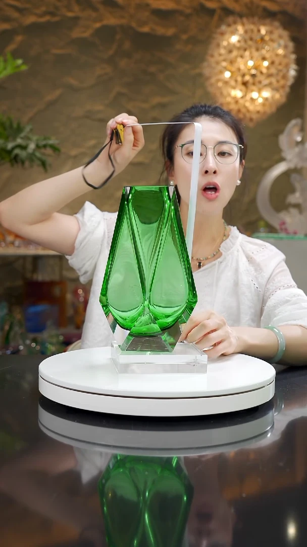 琉璃福利祖母绿设计款花瓶