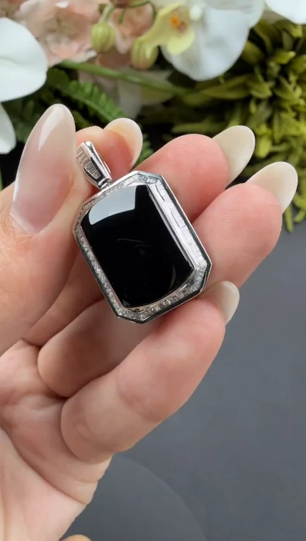 颈饰18K金镶嵌翡翠墨翠吊坠