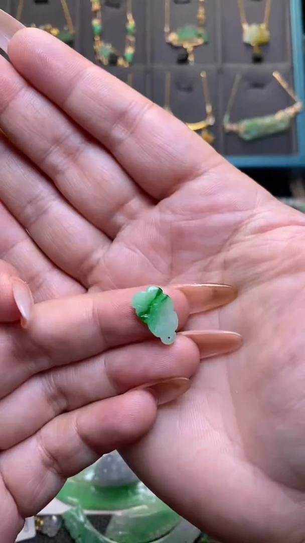 颈饰未镶嵌翡翠福**。净货38688