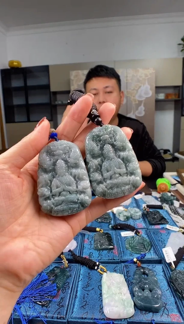 颈饰未镶嵌翡翠 多样性发其一