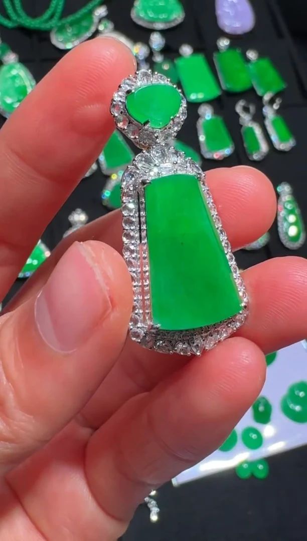 吊坠(不含链)18K金镶嵌翡翠冰浓阳方牌吊坠