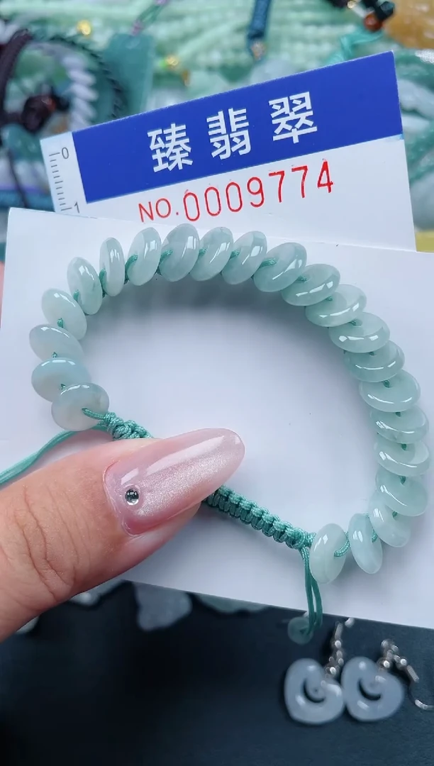 翡翠未镶嵌颈饰.0009774