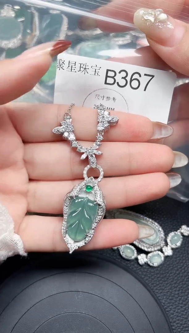 【闪购商品】翡翠颈饰未镶嵌赠皮绳367