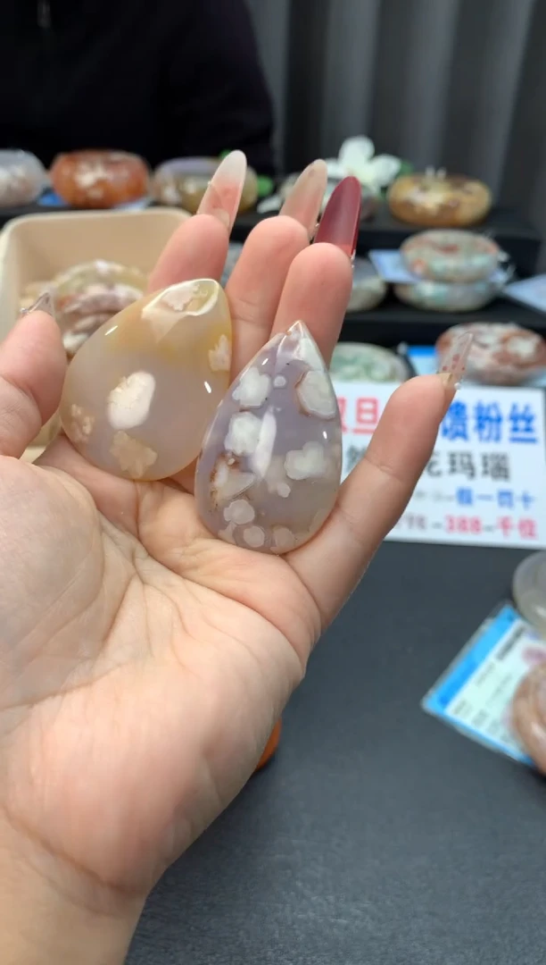 未镶嵌手镯石英质玉吊坠