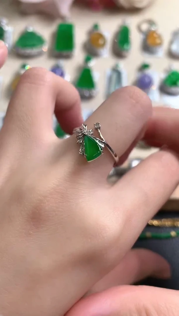 18K金镶嵌戒指翡翠冬日珠宝Q51