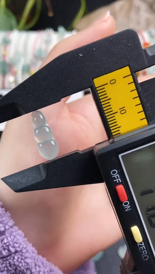 【闪购商品】翡翠吊坠(不含链)未镶嵌福豆