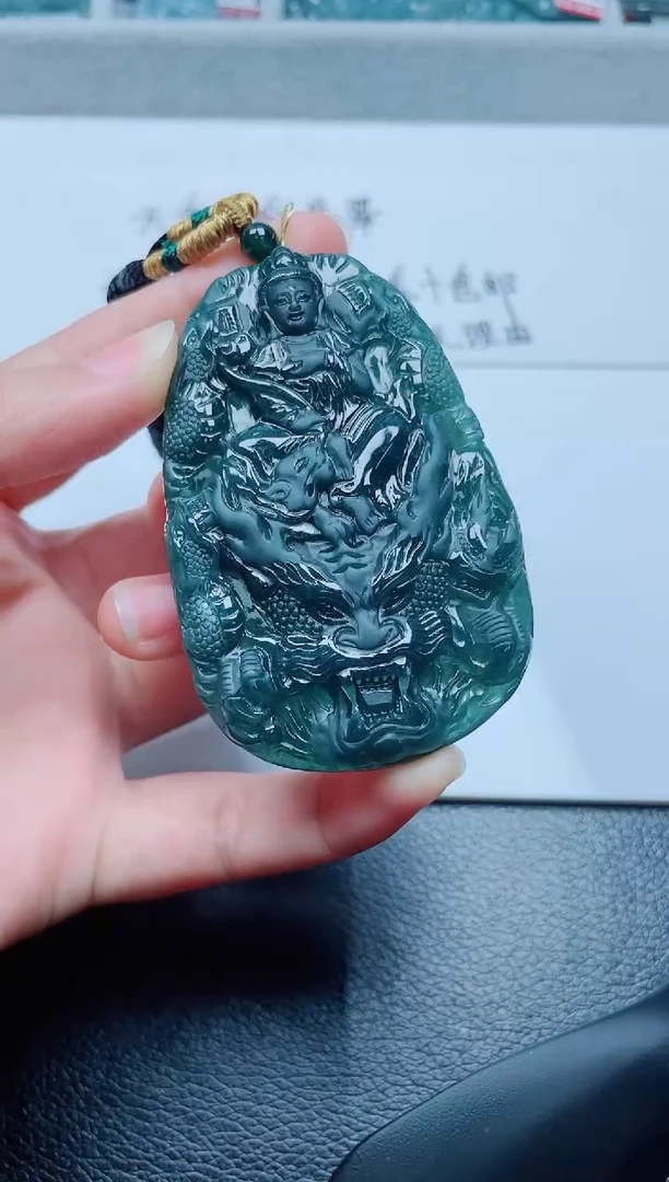 颈饰未镶嵌翡翠   兔子