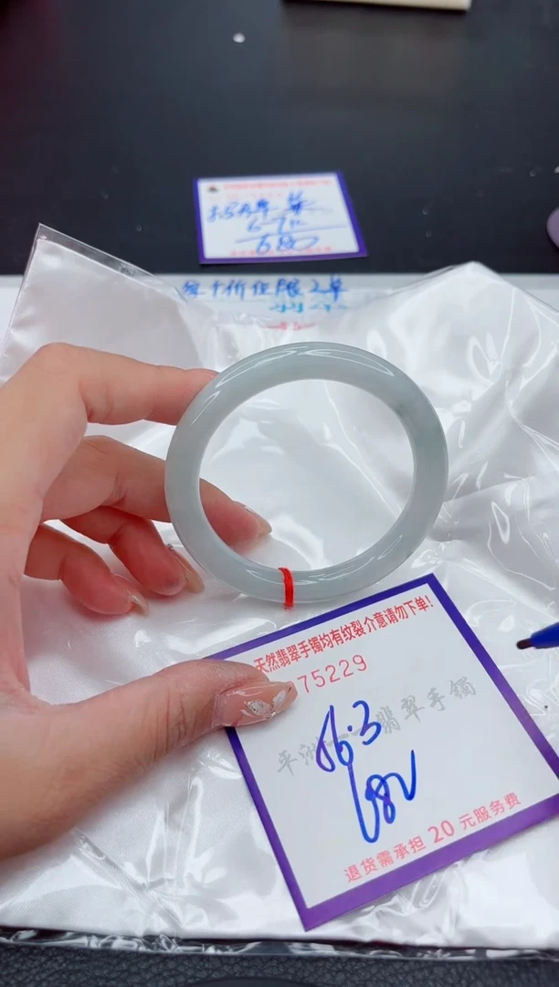 翡翠手镯未镶嵌1