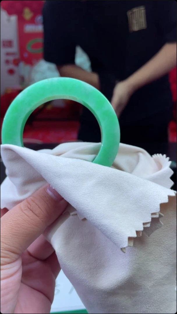 定制翡翠未镶嵌手镯