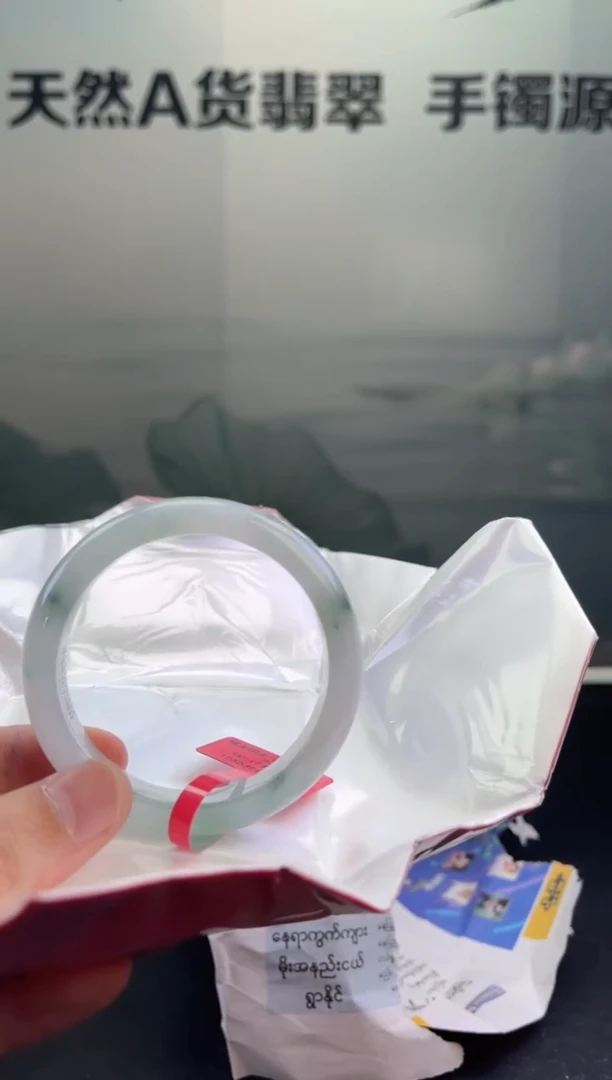 翡翠手镯未镶嵌翡翠手镯