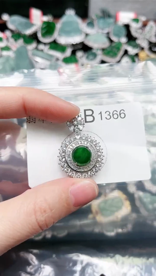 【闪购商品】翡翠颈饰未镶嵌1366赠皮绳
