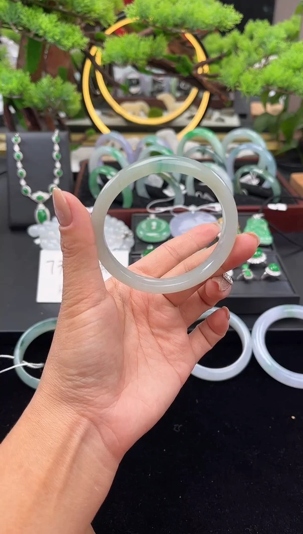 未镶嵌手镯翡翠吊坠