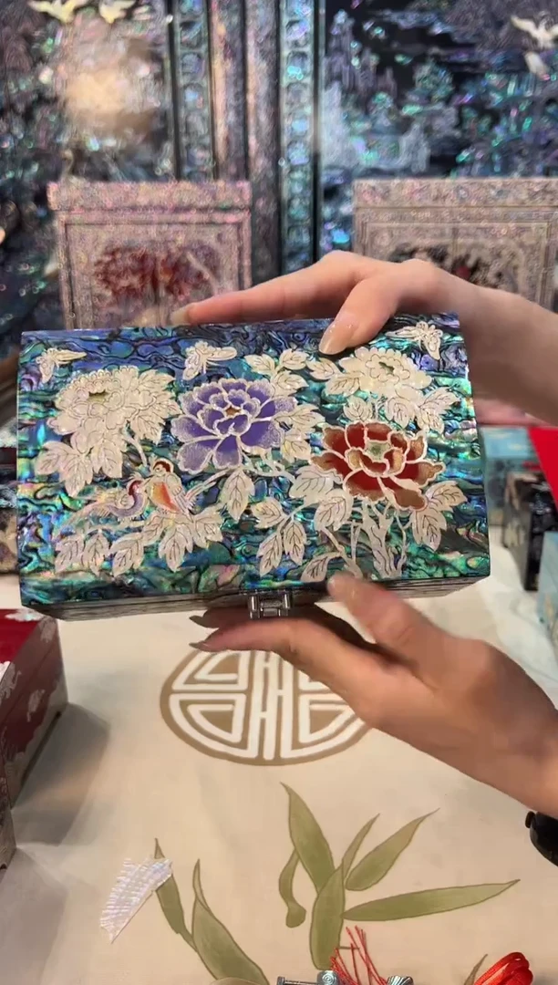 鱼锁七彩贝底·弘贝雅螺钿漆器文化馆