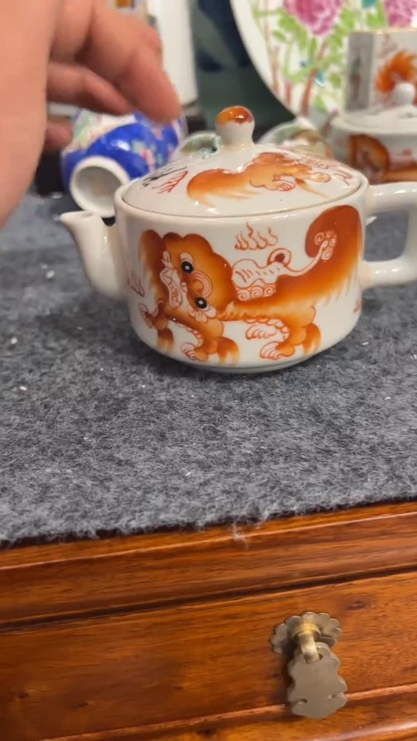 摆件瓷摆件瓷摆件狮子大盖壶