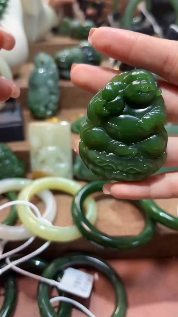 颈饰未镶嵌和田玉（碧玉）1