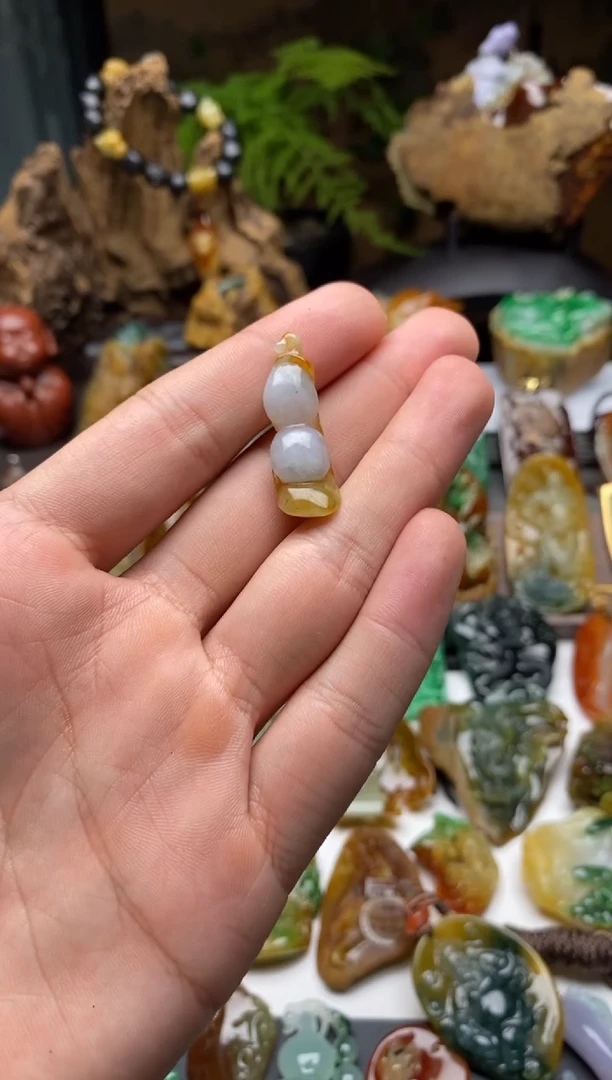 颈饰未镶嵌翡翠黄翡白肉俏色连中三元2