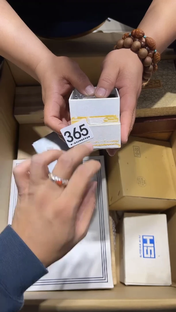 瓷片蟹**包365............