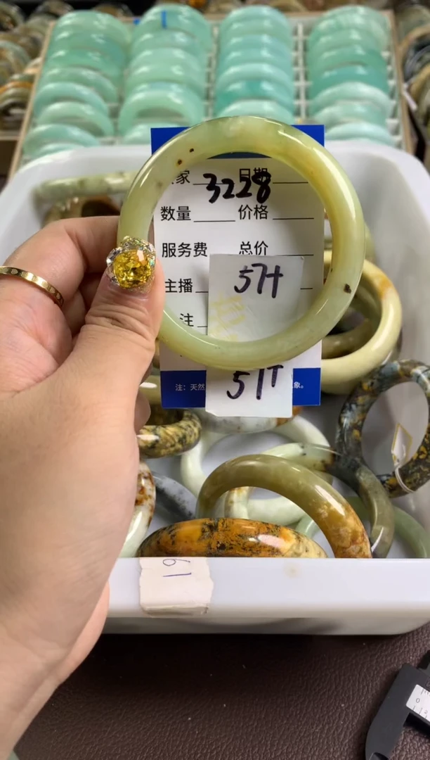 【闪购商品】蛇纹石玉手镯未镶嵌3228