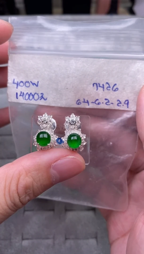 未镶嵌定制翡翠绿耳钉