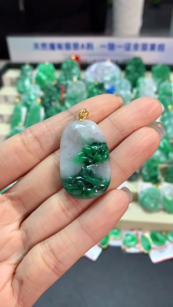 【闪购商品】翡翠吊坠(不含链)18K金镶嵌挂件
