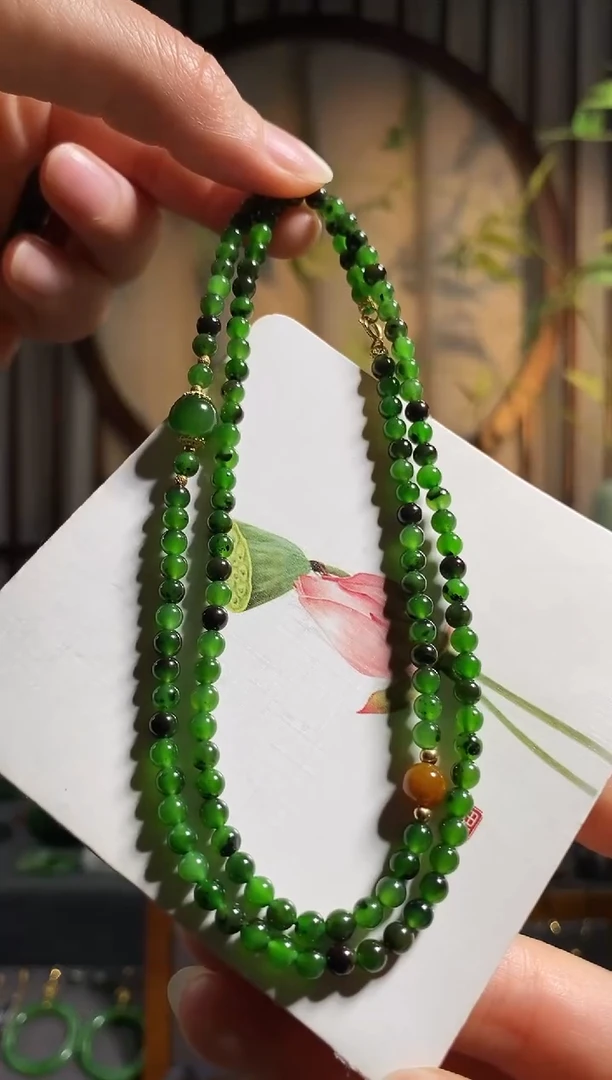 颈饰未镶嵌和田玉疯****?，碧玉红皮多圈