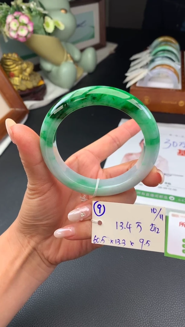 未镶嵌手镯翡翠假一赔三 手镯